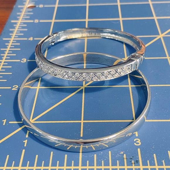 Jewelry - 5/$25 Sale! Pair of Rhinestone Bangles Bracelets
